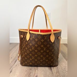Louis Vuitton Neverfull MM, cherry interior.